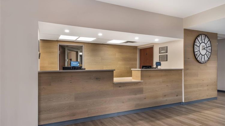 Country Inn & Suites Shelby Lobby
