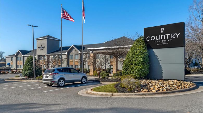 Country Inn  and  Suites Shelby Exterior. Images powered by <a href="https://iceportal.shijigroup.com" target="_blank" rel="noopener">Ice Portal</a>.