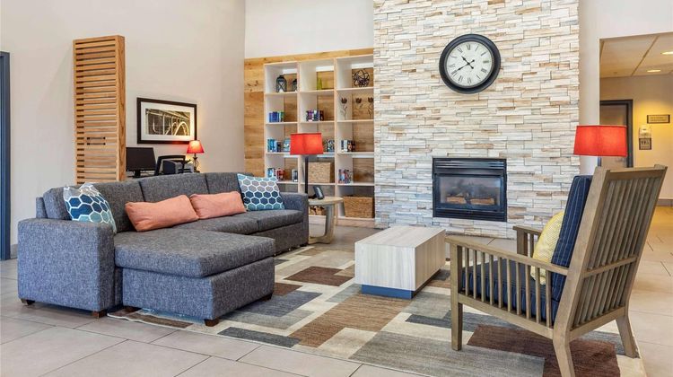 Country Inn & Suites Lumberton Lobby