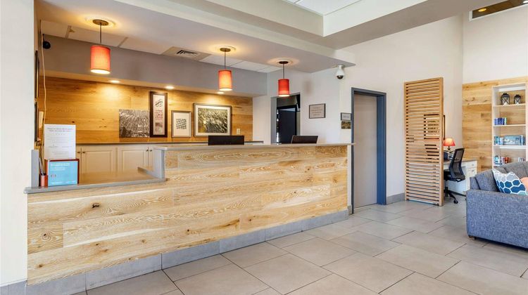Country Inn & Suites Lumberton Lobby