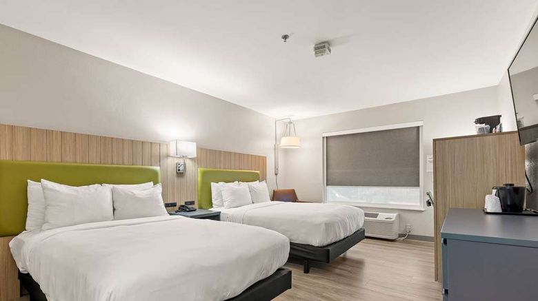 <b>Country Inn & Suites Asheville Room</b>. Images powered by <a href="https://iceportal.shijigroup.com/" title="IcePortal" target="_blank">IcePortal</a>.