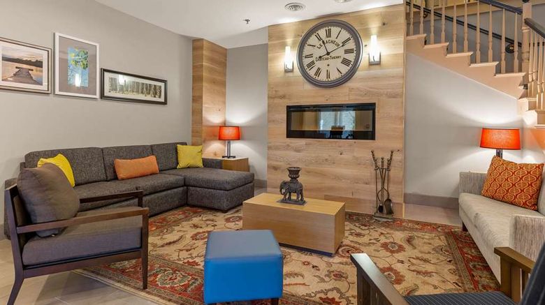 <b>Country Inn & Suites Asheville Lobby</b>. Images powered by <a href="https://iceportal.shijigroup.com/" title="IcePortal" target="_blank">IcePortal</a>.