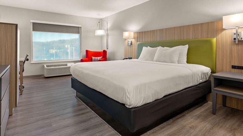 <b>Country Inn & Suites Asheville Room</b>. Images powered by <a href="https://iceportal.shijigroup.com/" title="IcePortal" target="_blank">IcePortal</a>.
