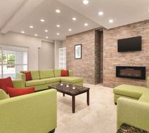 Country Inn & Suites Greensboro Lobby