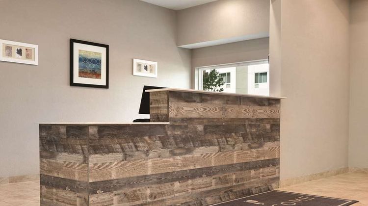 Country Inn & Suites Greensboro Lobby