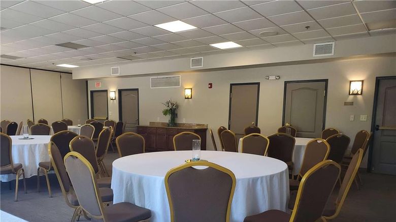 <b>Country Inn & Suites Rocky Mount Meeting</b>. Images powered by <a href="https://iceportal.shijigroup.com/" title="IcePortal" target="_blank">IcePortal</a>.