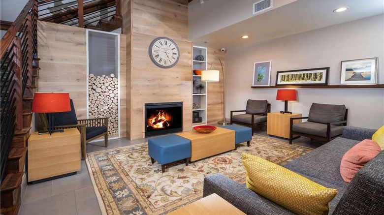 <b>Country Inn & Suites Rocky Mount Lobby</b>. Images powered by <a href="https://iceportal.shijigroup.com/" title="IcePortal" target="_blank">IcePortal</a>.