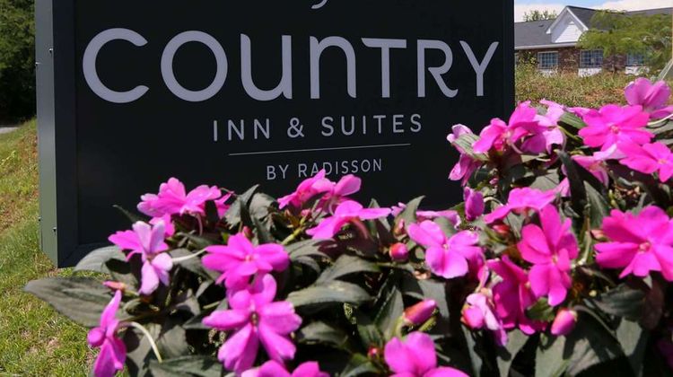 Country Inn & Suites Charlotte I-85 Airport Exterior