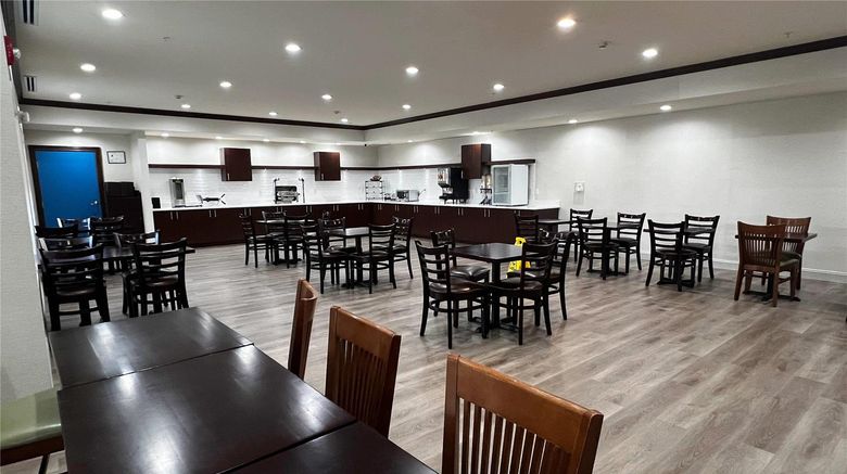 <b>Country Inn & Suites Concord Kannapolis Restaurant</b>. Images powered by <a href="https://iceportal.shijigroup.com/" title="IcePortal" target="_blank">IcePortal</a>.