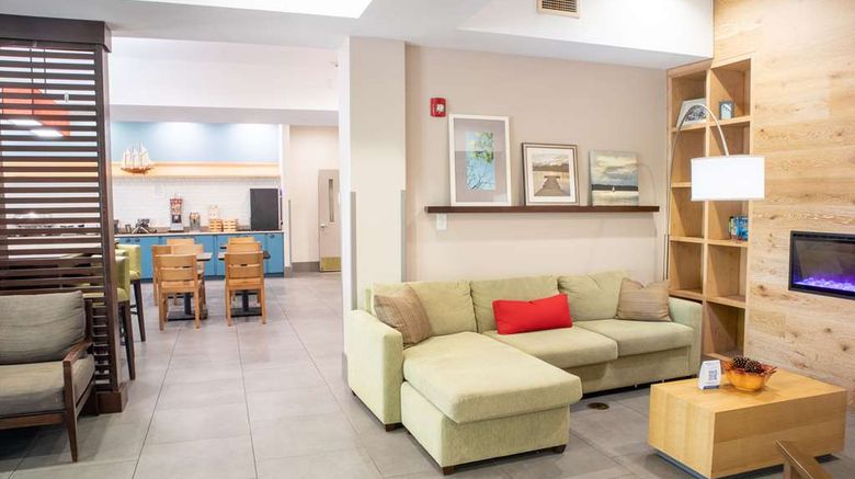 <b>Country Inn & Suites Wilmington Lobby</b>. Images powered by <a href="https://iceportal.shijigroup.com/" title="IcePortal" target="_blank">IcePortal</a>.