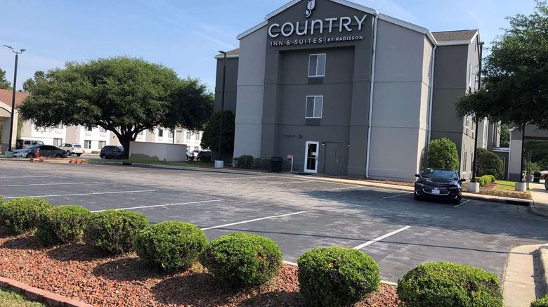 <b>Country Inn & Suites Fayetteville I-95 Exterior</b>. Images powered by <a href="https://iceportal.shijigroup.com/" title="IcePortal" target="_blank">IcePortal</a>.