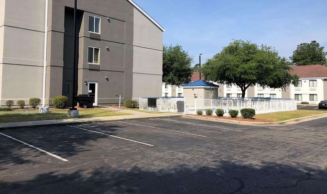 Country Inn & Suites Fayetteville I-95 Exterior