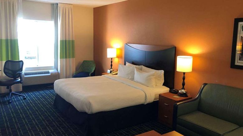 <b>Country Inn & Suites Fayetteville I-95 Room</b>. Images powered by <a href="https://iceportal.shijigroup.com/" title="IcePortal" target="_blank">IcePortal</a>.