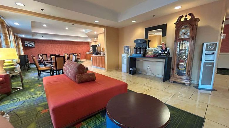 <b>Country Inn & Suites Fayetteville I-95 Restaurant</b>. Images powered by <a href="https://iceportal.shijigroup.com/" title="IcePortal" target="_blank">IcePortal</a>.