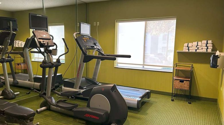 <b>Country Inn & Suites Fayetteville I-95 Health</b>. Images powered by <a href="https://iceportal.shijigroup.com/" title="IcePortal" target="_blank">IcePortal</a>.