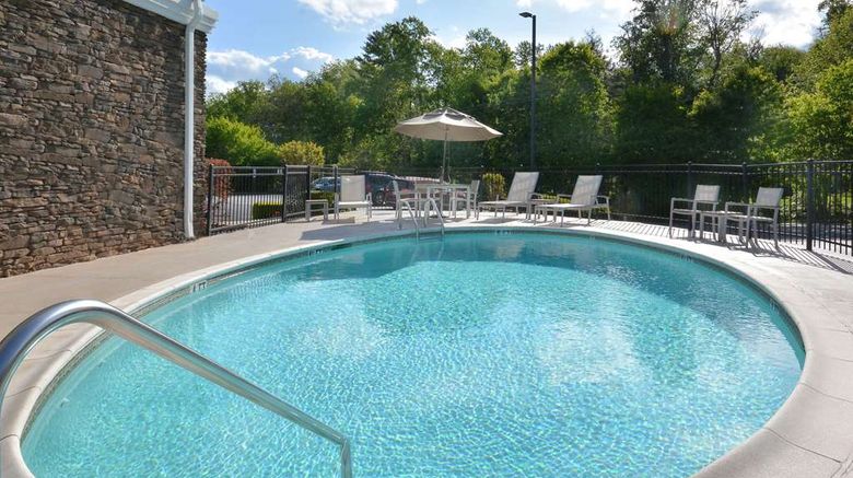 <b>Country Inn & Suites Asheville West Pool</b>. Images powered by <a href="https://iceportal.shijigroup.com/" title="IcePortal" target="_blank">IcePortal</a>.