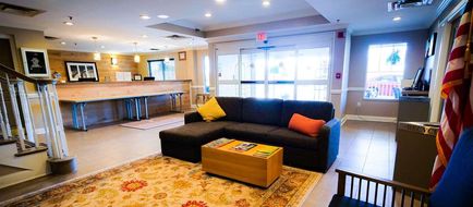 Country Inn & Suites Burlington Elon Lobby