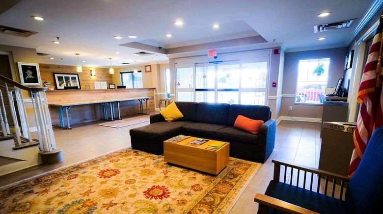 <b>Country Inn & Suites Burlington Elon Lobby</b>. Images powered by <a href="https://iceportal.shijigroup.com/" title="IcePortal" target="_blank">IcePortal</a>.