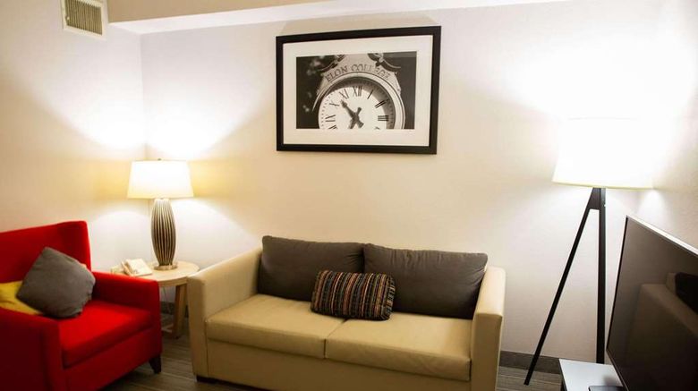 <b>Country Inn & Suites Burlington Elon Suite</b>. Images powered by <a href="https://iceportal.shijigroup.com/" title="IcePortal" target="_blank">IcePortal</a>.