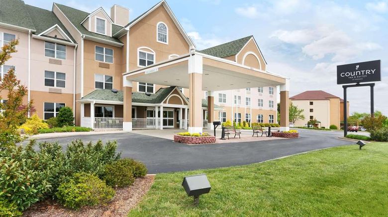 Country Inn  and  Suites Burlington Elon Exterior. Images powered by <a href="https://iceportal.shijigroup.com" target="_blank" rel="noopener">Ice Portal</a>.