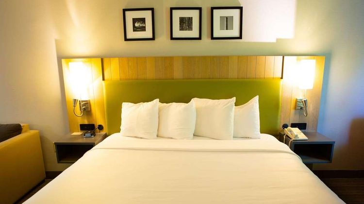 Country Inn & Suites Burlington Elon Room