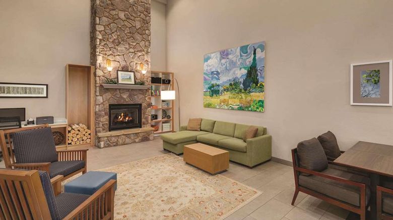 <b>Country Inn & Suites Boone Lobby</b>. Images powered by <a href="https://iceportal.shijigroup.com/" title="IcePortal" target="_blank">IcePortal</a>.
