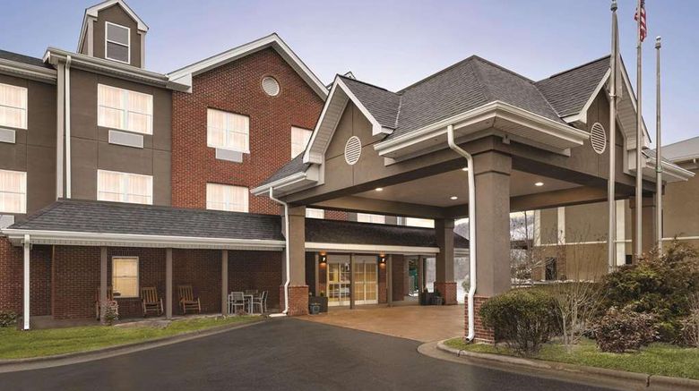 <b>Country Inn & Suites Boone Exterior</b>. Images powered by <a href="https://iceportal.shijigroup.com/" title="IcePortal" target="_blank">IcePortal</a>.