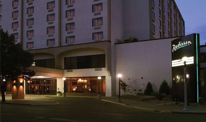 Radisson Hotel Bismarck Exterior