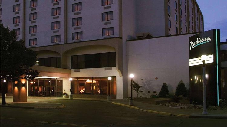 Radisson Hotel Bismarck Exterior