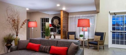 Country Inn & Suites Fargo Lobby