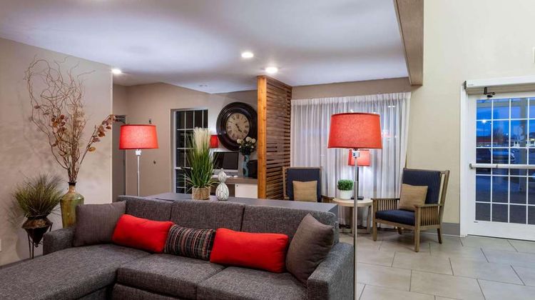 Country Inn & Suites Fargo Lobby