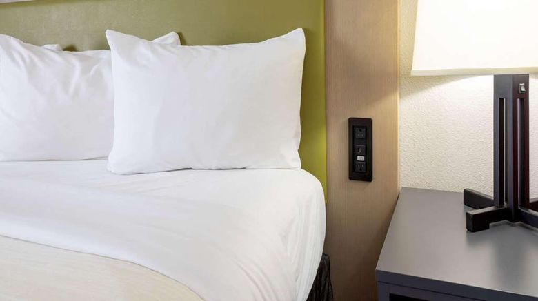 <b>Country Inn & Suites Fargo Suite</b>. Images powered by <a href="https://iceportal.shijigroup.com/" title="IcePortal" target="_blank">IcePortal</a>.