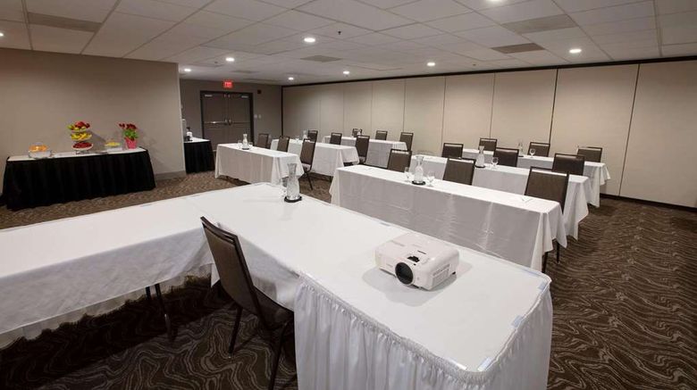 <b>Country Inn & Suites Fargo Meeting</b>. Images powered by <a href="https://iceportal.shijigroup.com/" title="IcePortal" target="_blank">IcePortal</a>.