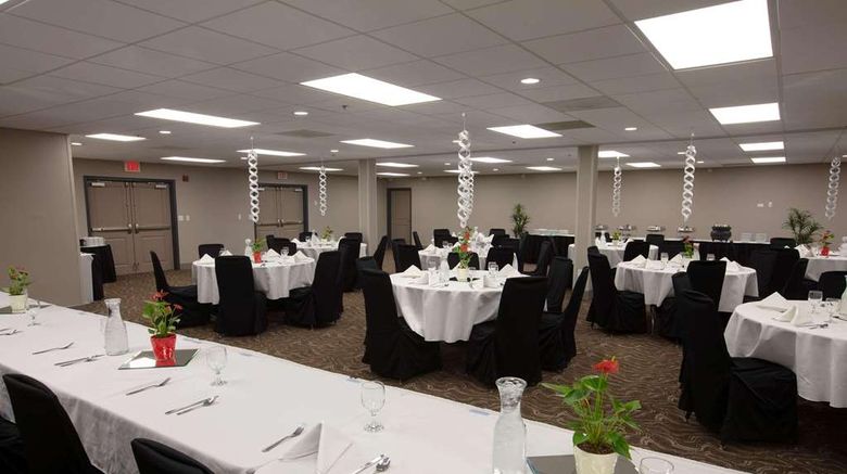<b>Country Inn & Suites Fargo Meeting</b>. Images powered by <a href="https://iceportal.shijigroup.com/" title="IcePortal" target="_blank">IcePortal</a>.