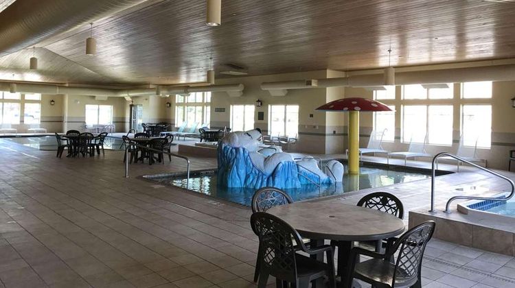 Country Inn & Suites Grand Forks Pool