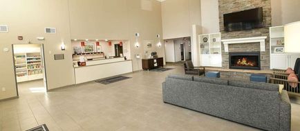 Country Inn & Suites Grand Forks Lobby