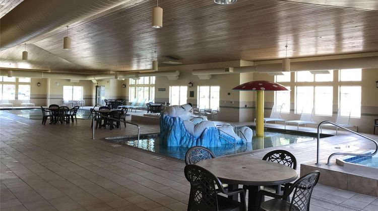 Country Inn & Suites Grand Forks Pool