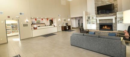 Country Inn & Suites Grand Forks Lobby