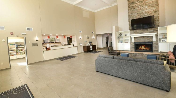 Country Inn & Suites Grand Forks Lobby
