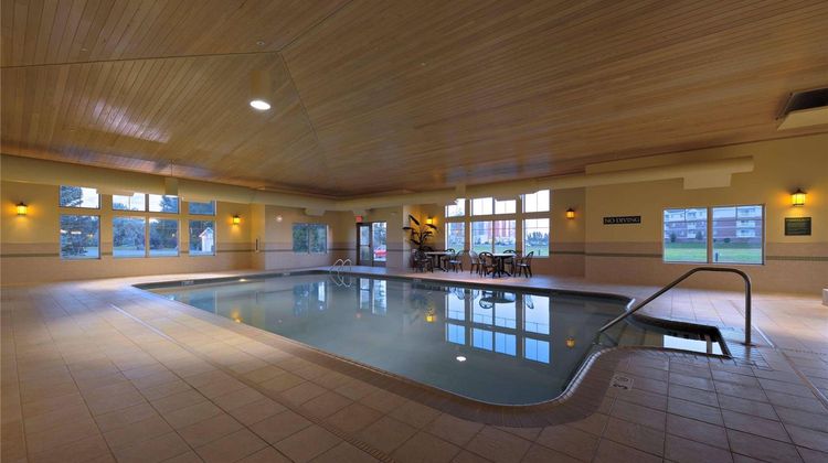 Country Inn & Suites Grand Forks Pool