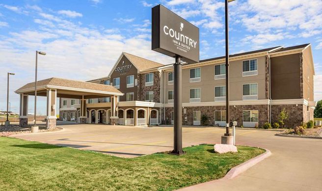 Country Inn & Suites Minot Exterior