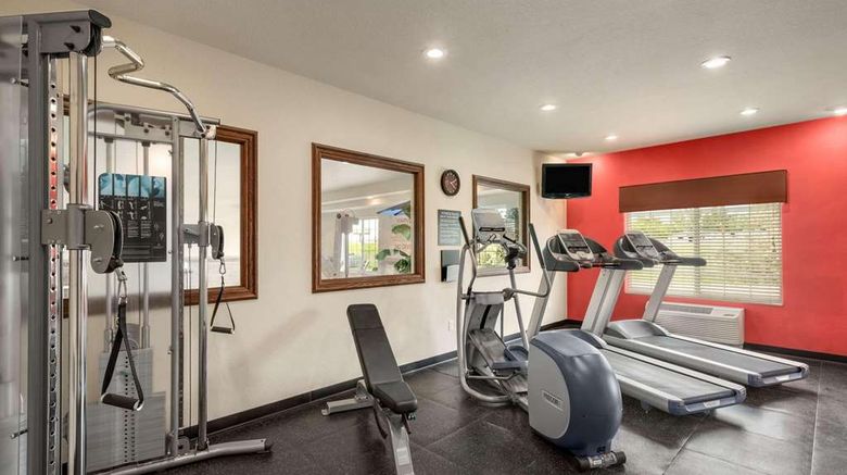 <b>Country Inn & Suites Minot Health</b>. Images powered by <a href="https://iceportal.shijigroup.com/" title="IcePortal" target="_blank">IcePortal</a>.