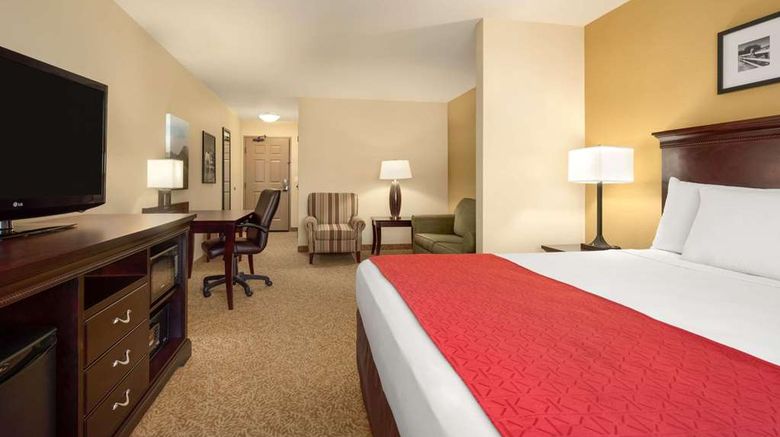 <b>Country Inn & Suites Minot Suite</b>. Images powered by <a href="https://iceportal.shijigroup.com/" title="IcePortal" target="_blank">IcePortal</a>.