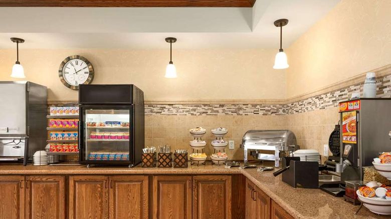 <b>Country Inn & Suites Minot Restaurant</b>. Images powered by <a href="https://iceportal.shijigroup.com/" title="IcePortal" target="_blank">IcePortal</a>.