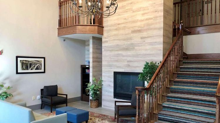 Country Inn & Suites Bismarck Lobby
