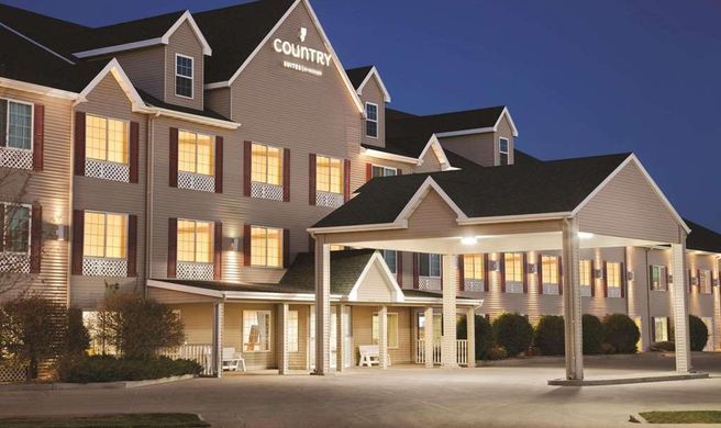 Country Inn & Suites Bismarck Exterior