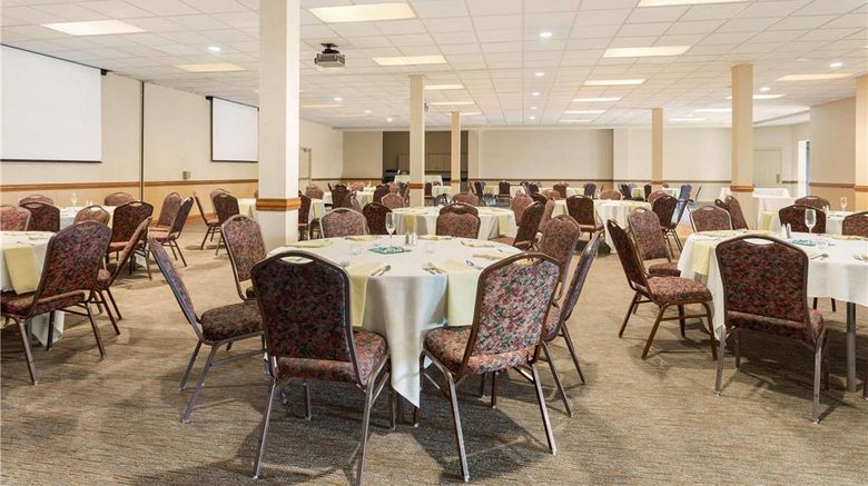 <b>Country Inn & Suites Lincoln North Meeting</b>. Images powered by <a href="https://iceportal.shijigroup.com/" title="IcePortal" target="_blank">IcePortal</a>.