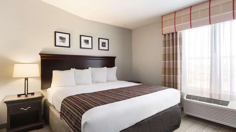 <b>Country Inn & Suites Kearney Suite</b>. Images powered by <a href="https://iceportal.shijigroup.com/" title="IcePortal" target="_blank">IcePortal</a>.