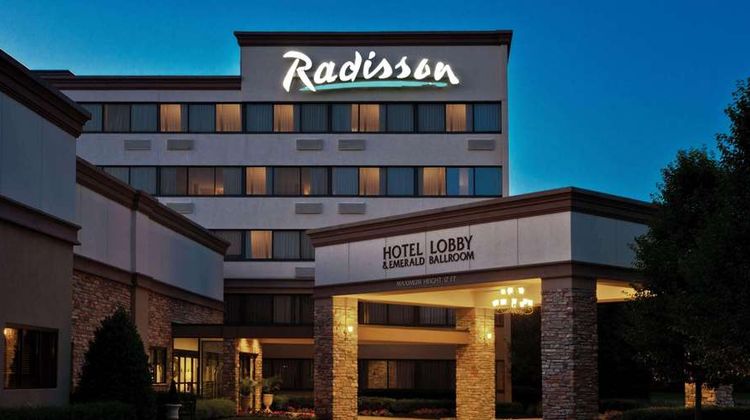Radisson Hotel Freehold Exterior