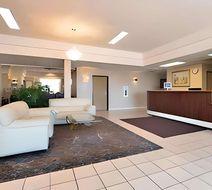 Econo Lodge Inn & Suites Lobby